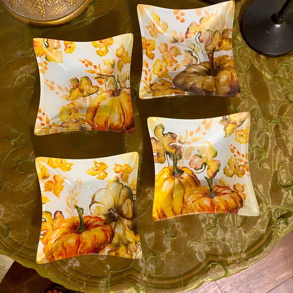 NWT 4pc Autumn Pumpkin Glass Bowls Trinket Candy Dish. 5x5”